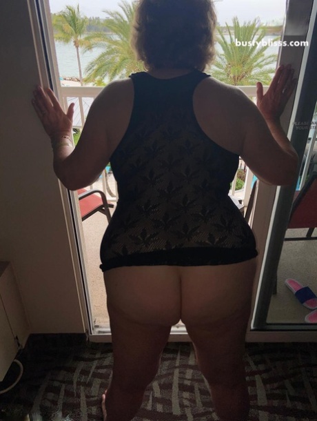 big booty amateur wife naked photo