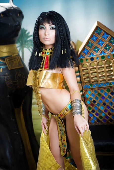 Cleopatra nude pictures